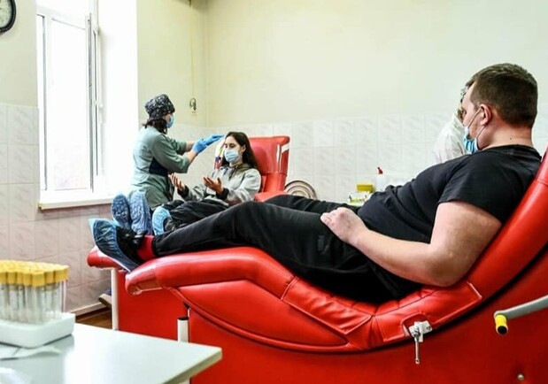 В Запорожье заработала программа для доноров крові Helsi 