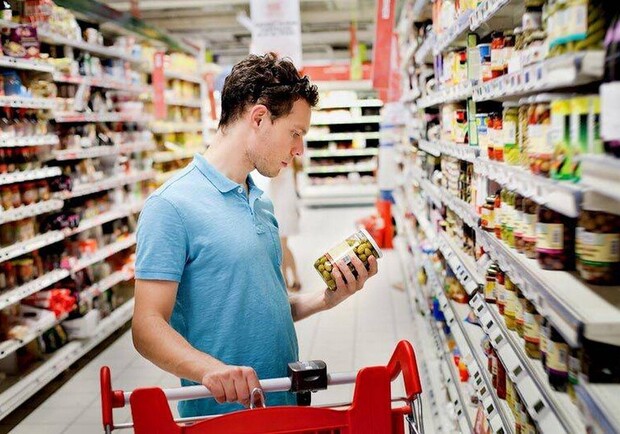 В Запорожье проводят мониторинг цен на продукты в супермаркетах и магазинах. 