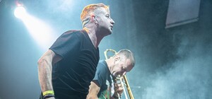 Сергей Жадан презентует новую песню в харьковском бомбоубежище