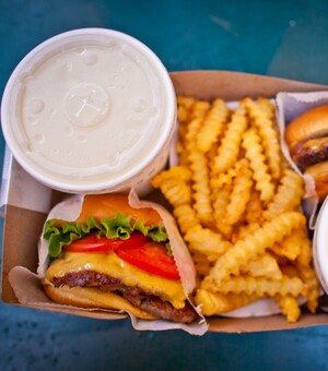 Получи ответ: как во время войны работают службы доставки еды в Одессе