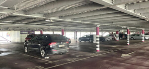 З паркінгу аеропорту 