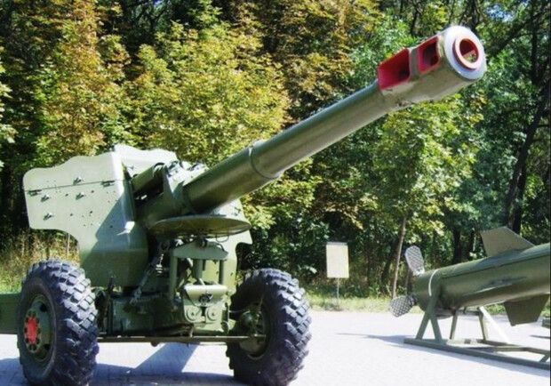 В Запорожье демонтируют советскую военную технику в парке Победы 