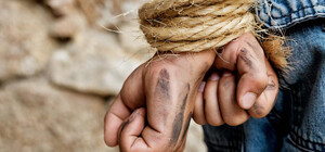 Работали за еду: на Днепропетровщине людей вербовали в трудовое рабство