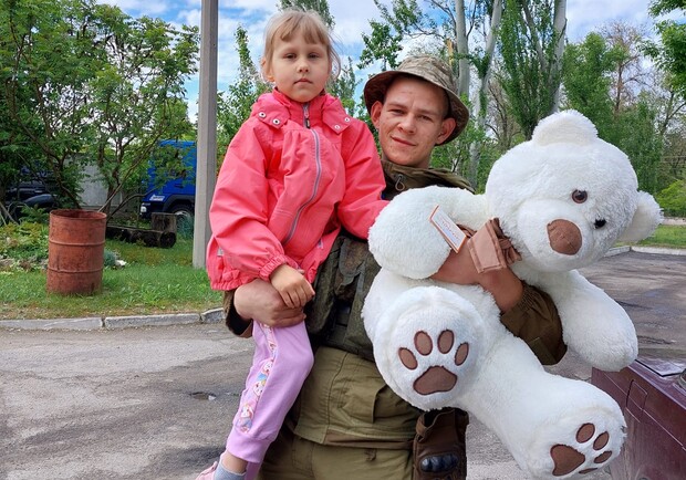 Защитник Орехова во время обстрела закрыл собой 5-летнюю девочку. 