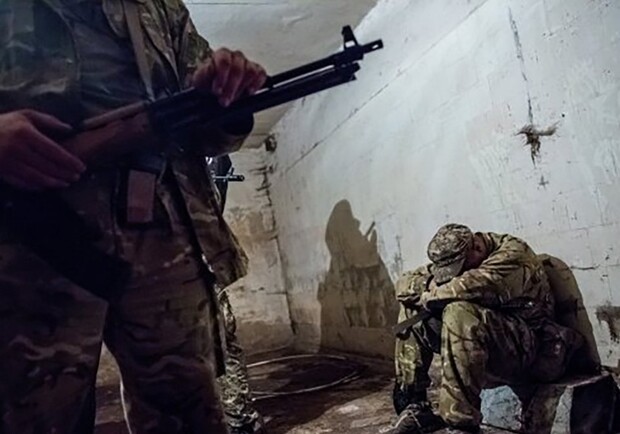 Українські військові розповіли про пережиті катування у російському полоні. 