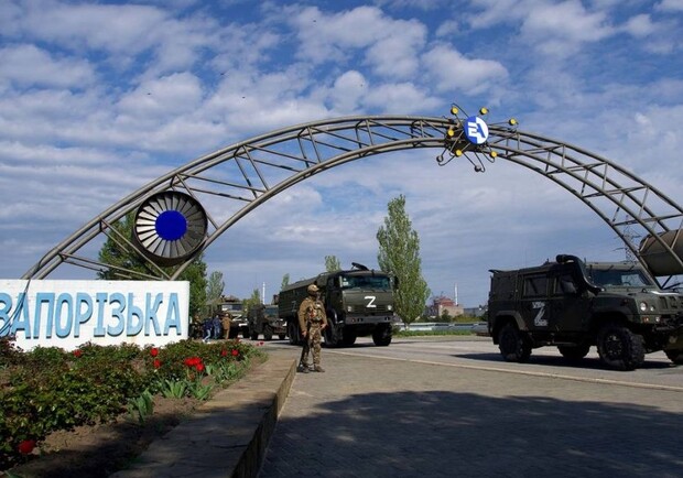На Запорізькій АЕС знаходяться близько 500 російських солдатів, важка техніка та вибухівка. 