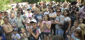 Бесплатное мороженое и огромные очереди: в Одесском зоопарке сегодня аншлаг