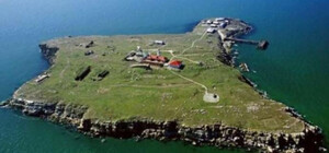 Окупанти закріплюються на Зміїному та шукають способи висадки десанту в Одесі.