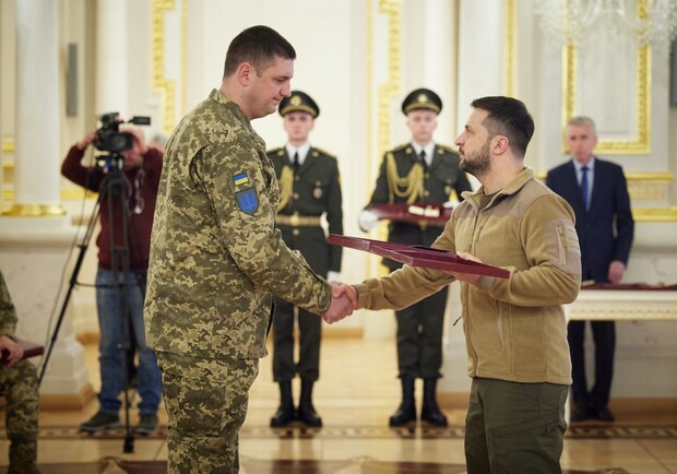 Військовому, який стримує ворожу колону у напрямку Запоріжжя, вручили орден "Золота Зірка". 