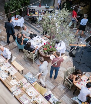 Смачно та колоритно: які ресторани та кафе є в одеських двориках