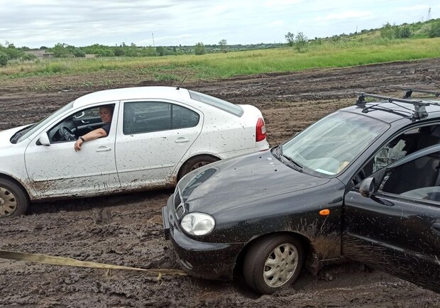 В Запорожской области на объездной дороге застряли 60 автомобилей. 