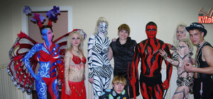 На праздниках полуголые дончане превращались в ярких бабочек и полосатых зебр