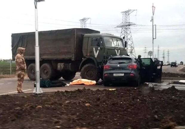 В Запорожской области российский КамАЗ переехал легковушку: погибли двое взрослых и двое детей. 