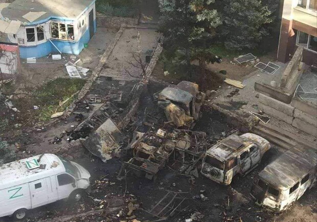 Вибухи в центрі Енергодара: окупанти втратили три автомобілі 