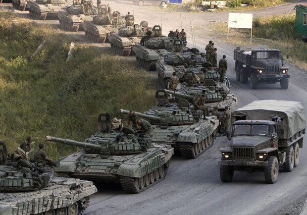 Оккупанты перегоняют технику из Запорожской области в Крым. 