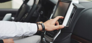 У Харкові ловить російське радіо з фейками про продаж західної зброї