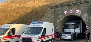 В Одесской области прямо в тоннеле столкнулись грузовик и легковушка: пострадали трое