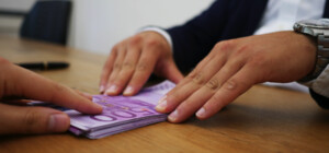 Чи можна не платити за кредитом під час воєнного стану