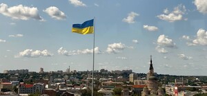 В Харькове заменили полотнище флага на самом высоком флагштоке Украины (видео)