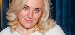 Підозрювана у держзраді директор школи, яку випустили під заставу, не з'являється у суді