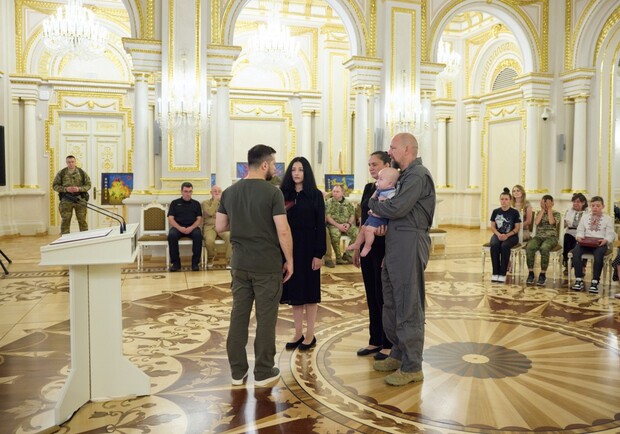 Президент вручив "Золоту Зірку" військовим, які загинули при виконанні бойових завдань на Запоріжжі. 