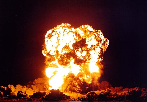 Випробування ядерної бомби TX-41 "Смоки" на ядерному полігоні в пустелі Невада, 31 серпня 1957 року. Фото: Вікіпедія