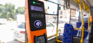 Когда в наземном транспорте Киева заработает оплата банковской картой