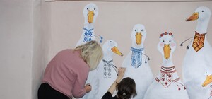 В Днепре дети разрисовывают укрытия (фото)