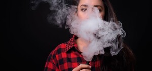 У Трускавці суд оштрафував матір учениці, яка курила в школі