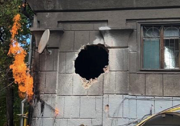 Взрывы в Запорожье: ракета попала в пятиэтажный дом - фото