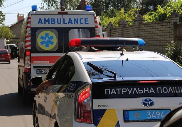 В Запорожье патрульные пришли на помощь мужчине, который потерял сознание и ударился головой. 