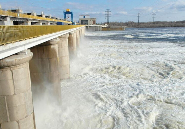 Подрыв дамбы Каховской ГЭС лишит оккупантов воды в Крыму и на Запорожской АЭС. 