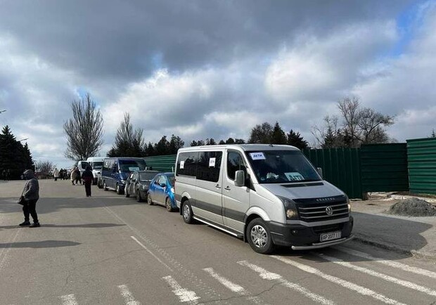 Оккупанты перестали пропускать эвакуационный транспорт из Запорожской области. 