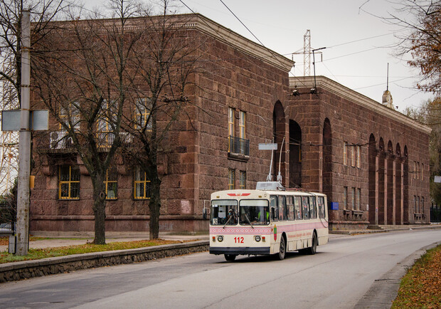 У Запоріжжі можуть зняти з маршрутів тролейбуси й трамваї: подробиці. 