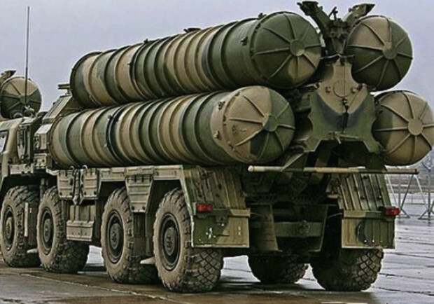 Оккупанты перебрасывают военную технику с ракетами на Запорожское направление - фото