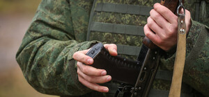 В Запорожской области командир оккупантов прострелил колени двум солдатам