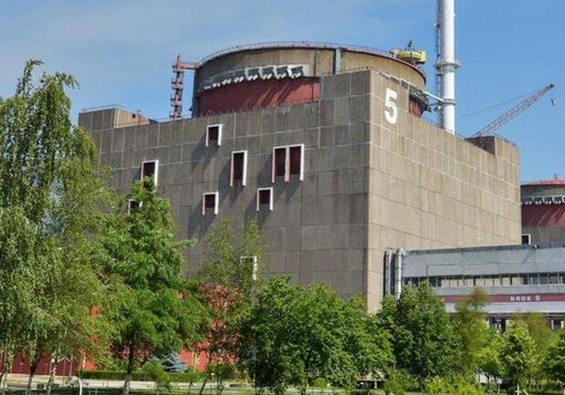Россияне разместили военное оборудование на крыше энергоблока Запорожской АЭС. 
