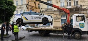 Скільки коштують послуги евакуатора та доба зберігання автомобіля на майданчику у Львові 