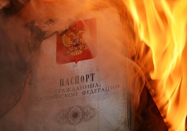 На оккупированной территории Запорожской области россияне вынуждают местных получать паспорта РФ. 