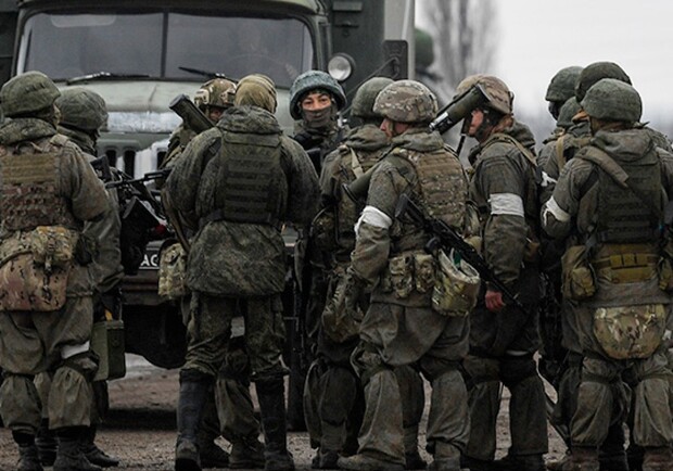Колаборанти біжать із тимчасово окупованої частини Запорізької області до Криму. 