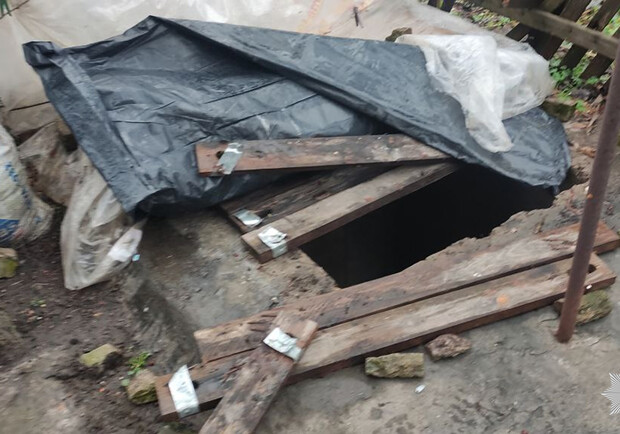 В Запорожье мужчина убил квартиранта и спрятал тело в выгребной яме. 