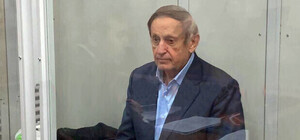 Суд оставил экс-президента 