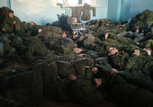Оккупанты обустроили военный госпиталь на базе отдыха в Бердянске. 