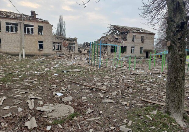 Старух показал фото последствий ракетной атаки по Запорожскому району 