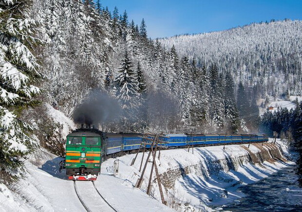 В конце декабря "Укрзалізниця" запустила дополнительные рейсы на запад Украины. 