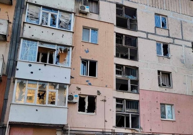 Оккупанты обстреляли пятиэтажный жилой дом в Сепногорске. 