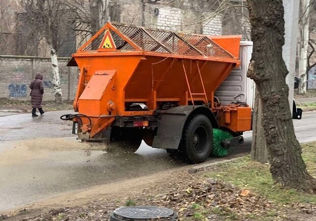 В Запорожье водителей просят не оставлять автомобили за обочину - 