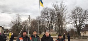 В Барвенковом, находившемся под постоянными обстрелами, подняли украинский флаг