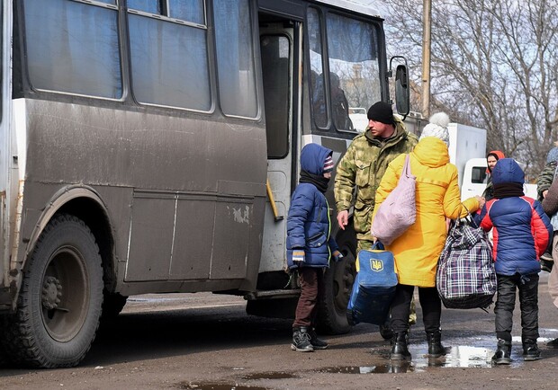 Из Орехова в Запорожье запустили бесплатные эвакуационные автобусы - фото