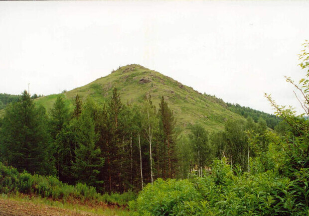 Кабмін вимагає обрати інше місце для військового кладовища у Києві 